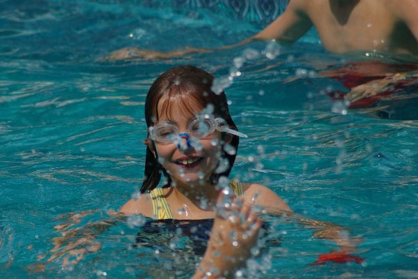 Young girl swimming in the pool.