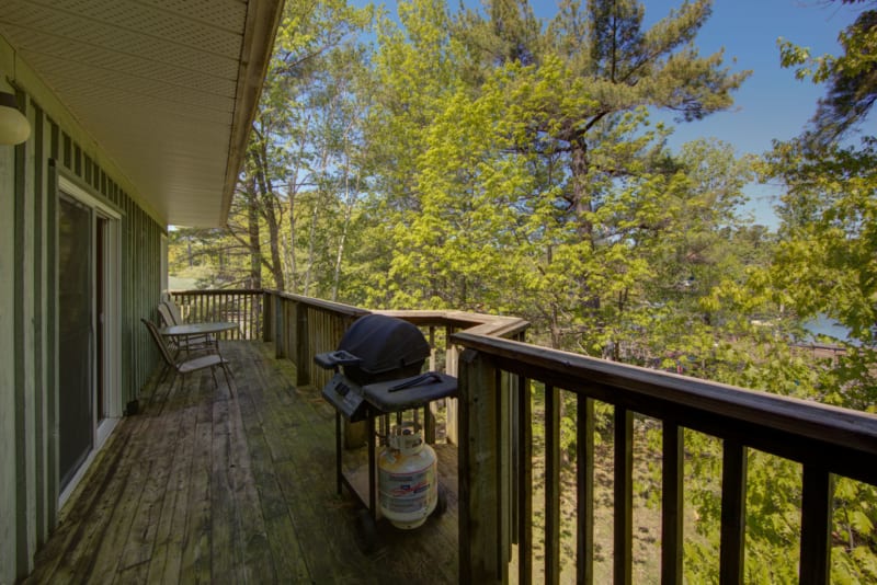 Treetops 8 patio deck with gas grill.