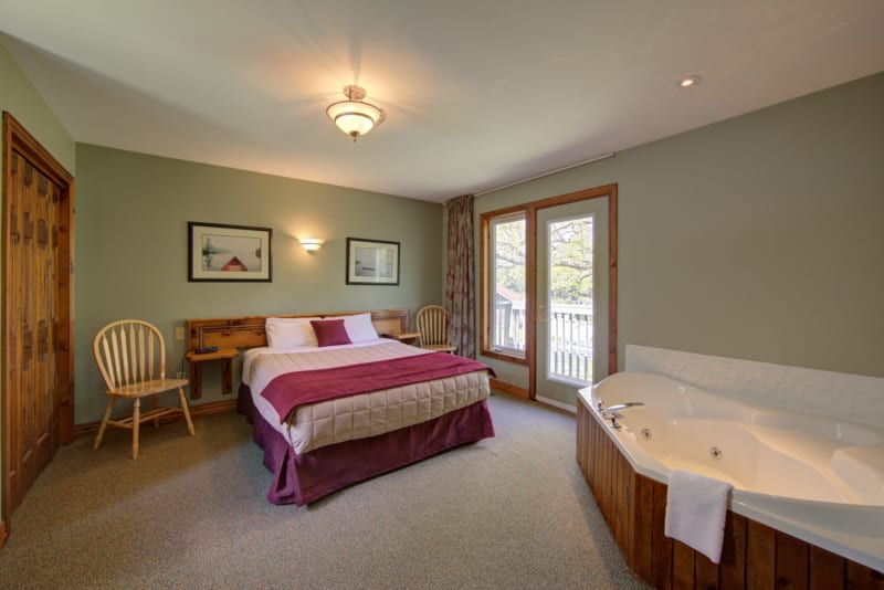 The Maples queen bedroom with jacuzzi tub.